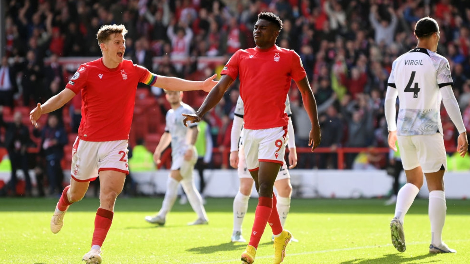 持进攻火力 持进攻火力